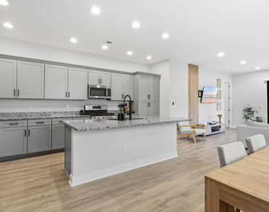 16210 Sandy Shore Drive - Photo Thumbnail 8