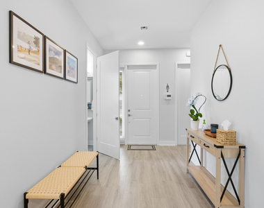 16210 Sandy Shore Drive - Photo Thumbnail 5