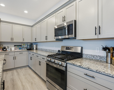 16210 Sandy Shore Drive - Photo Thumbnail 9