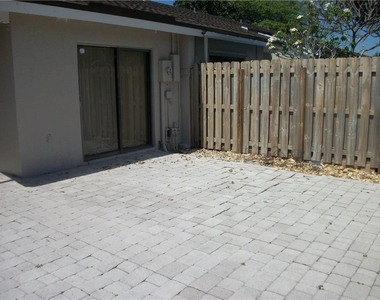 4953 E Lakes Drive - Photo Thumbnail 2