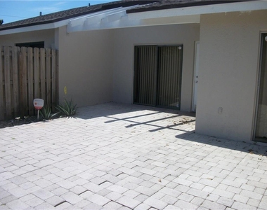 4953 E Lakes Drive - Photo Thumbnail 3