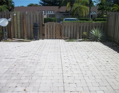 4953 E Lakes Drive - Photo Thumbnail 1