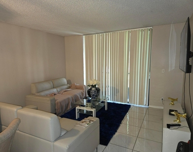 5190 Las Verdes Circle - Photo Thumbnail 6