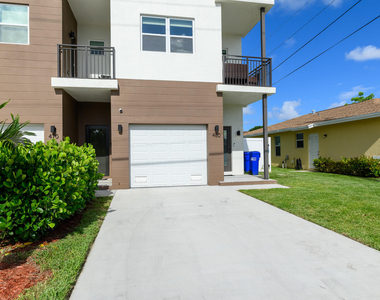 460 Nw 27th Avenue - Photo Thumbnail 2