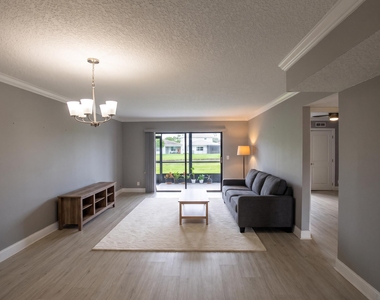 7370 S Oriole Boulevard - Photo Thumbnail 16
