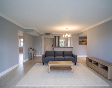 7370 S Oriole Boulevard - Photo Thumbnail 8