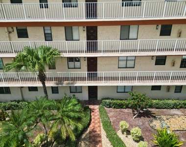 7370 S Oriole Boulevard - Photo Thumbnail 12