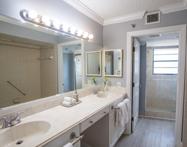 7370 S Oriole Boulevard - Photo Thumbnail 6