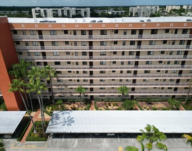 7370 S Oriole Boulevard - Photo Thumbnail 10