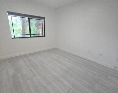 2807 Veronia Drive - Photo Thumbnail 3