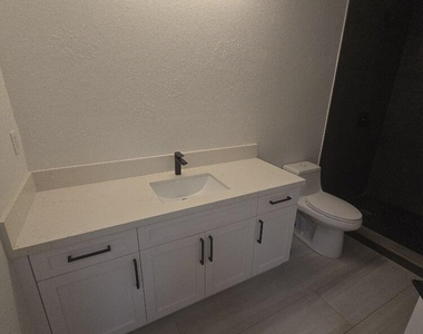 2807 Veronia Drive - Photo Thumbnail 8