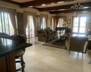 2807 Veronia Drive - Photo Thumbnail 12