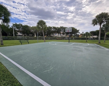 10906 Sw 181st Terrace - Photo Thumbnail 13