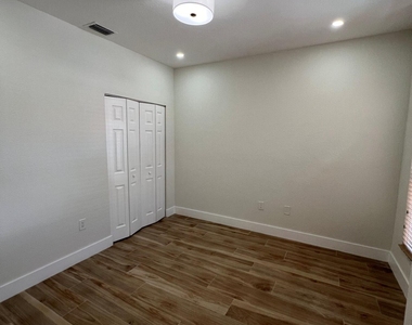 10906 Sw 181st Terrace - Photo Thumbnail 8