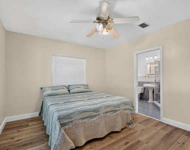 111 Vassar Drive - Photo Thumbnail 30