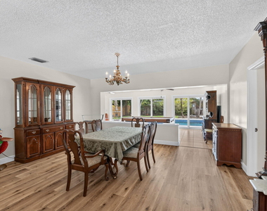 111 Vassar Drive - Photo Thumbnail 17