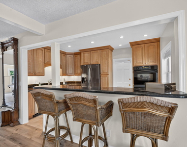 111 Vassar Drive - Photo Thumbnail 8