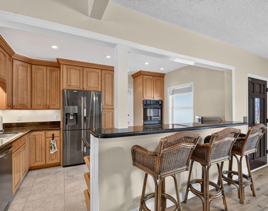 111 Vassar Drive - Photo Thumbnail 9