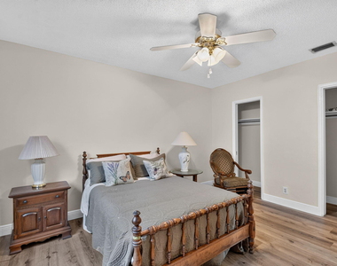 111 Vassar Drive - Photo Thumbnail 38