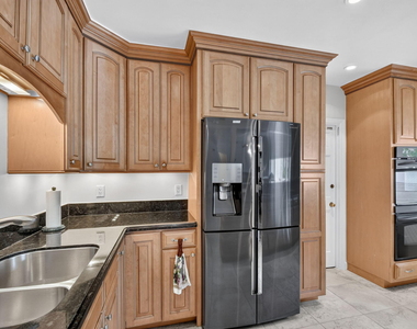 111 Vassar Drive - Photo Thumbnail 11