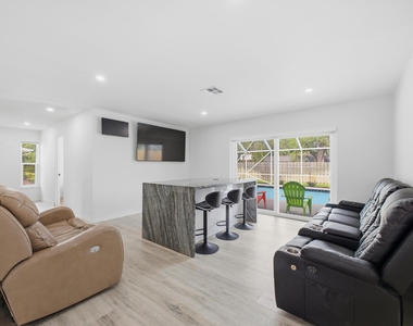 441 Sw Curry Street - Photo Thumbnail 11