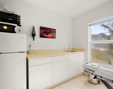 2210 S 34th Street - Photo Thumbnail 2