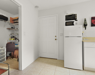 2210 S 34th Street - Photo Thumbnail 4