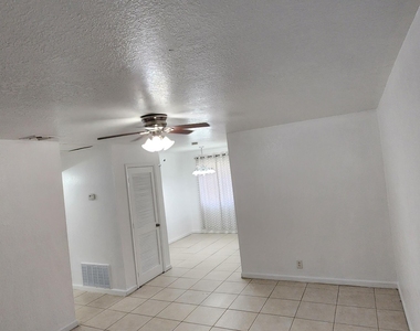 5940 Nw 16th Place - Photo Thumbnail 5