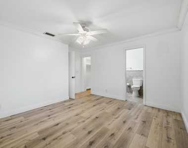 1680 Ne 34th Lane - Photo Thumbnail 9