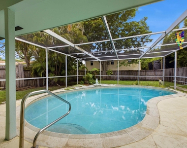 1680 Ne 34th Lane - Photo Thumbnail 21