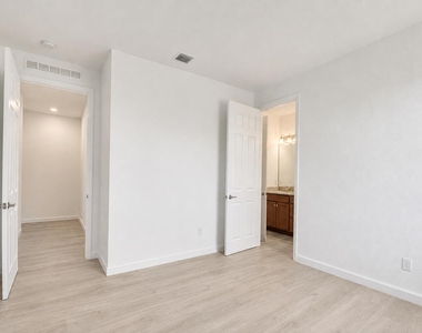 1000 Sterling Pine Place - Photo Thumbnail 58