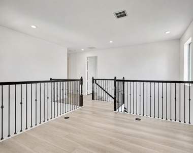 1000 Sterling Pine Place - Photo Thumbnail 7