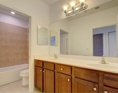 1000 Sterling Pine Place - Photo Thumbnail 14