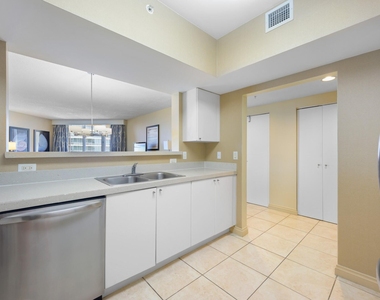 17375 Collins Avenue - Photo Thumbnail 19