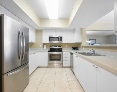 17375 Collins Avenue - Photo Thumbnail 18