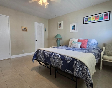 1161 Hillsboro Mile - Photo Thumbnail 43