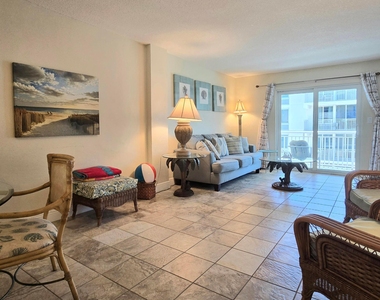1161 Hillsboro Mile - Photo Thumbnail 35