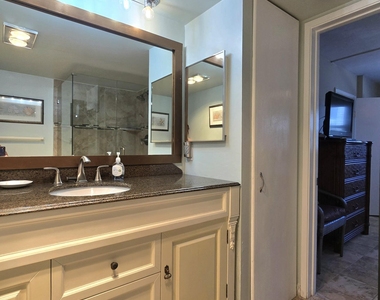 1161 Hillsboro Mile - Photo Thumbnail 25
