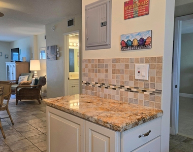 1161 Hillsboro Mile - Photo Thumbnail 5