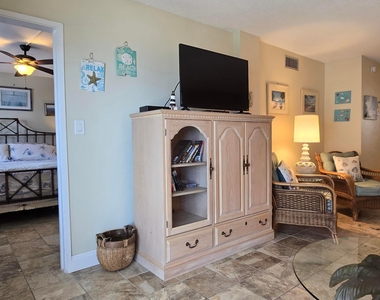 1161 Hillsboro Mile - Photo Thumbnail 34