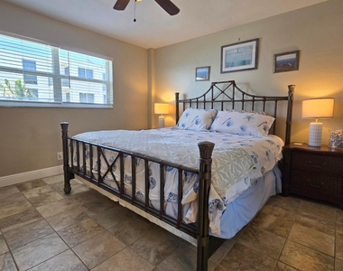 1161 Hillsboro Mile - Photo Thumbnail 18