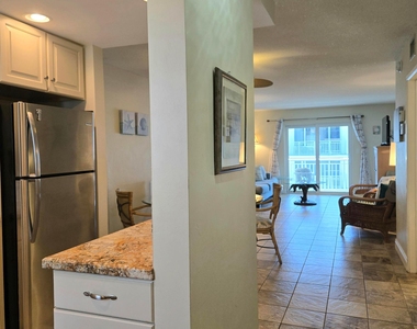 1161 Hillsboro Mile - Photo Thumbnail 51