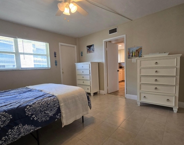 1161 Hillsboro Mile - Photo Thumbnail 42
