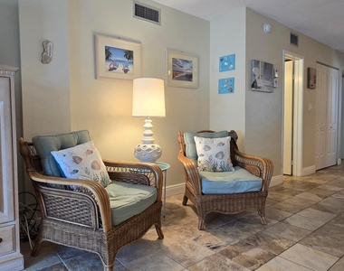 1161 Hillsboro Mile - Photo Thumbnail 33