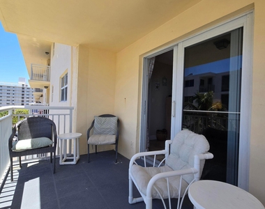 1161 Hillsboro Mile - Photo Thumbnail 15