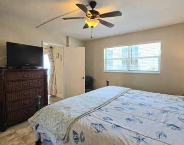 1161 Hillsboro Mile - Photo Thumbnail 19
