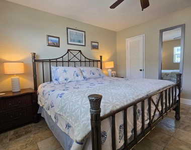 1161 Hillsboro Mile - Photo Thumbnail 17