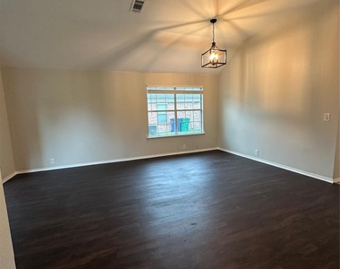 109 Fallen Rock Drive - Photo Thumbnail 2