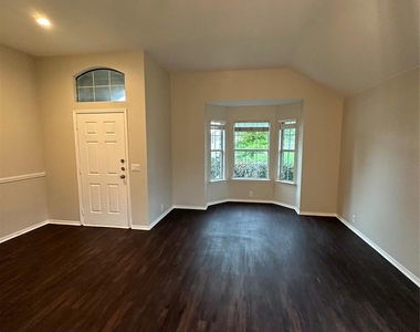 109 Fallen Rock Drive - Photo Thumbnail 5