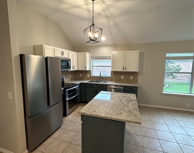 109 Fallen Rock Drive - Photo Thumbnail 7